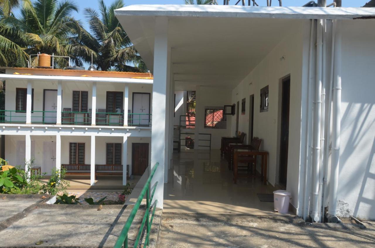 Arya Homestay Bougain Villa Gokarna  Bagian luar foto