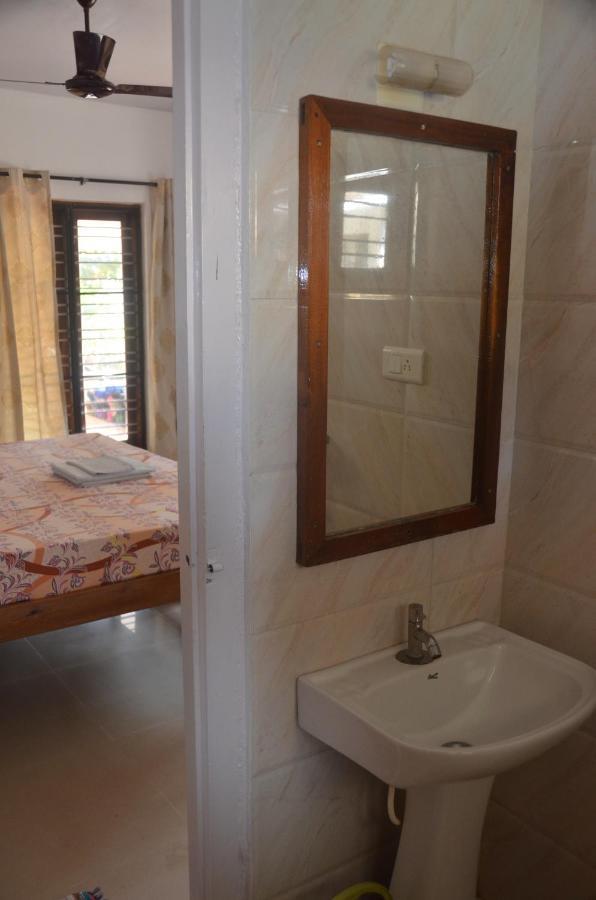 Arya Homestay Bougain Villa Gokarna  Bagian luar foto
