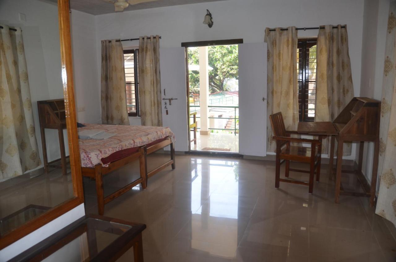 Arya Homestay Bougain Villa Gokarna  Bagian luar foto
